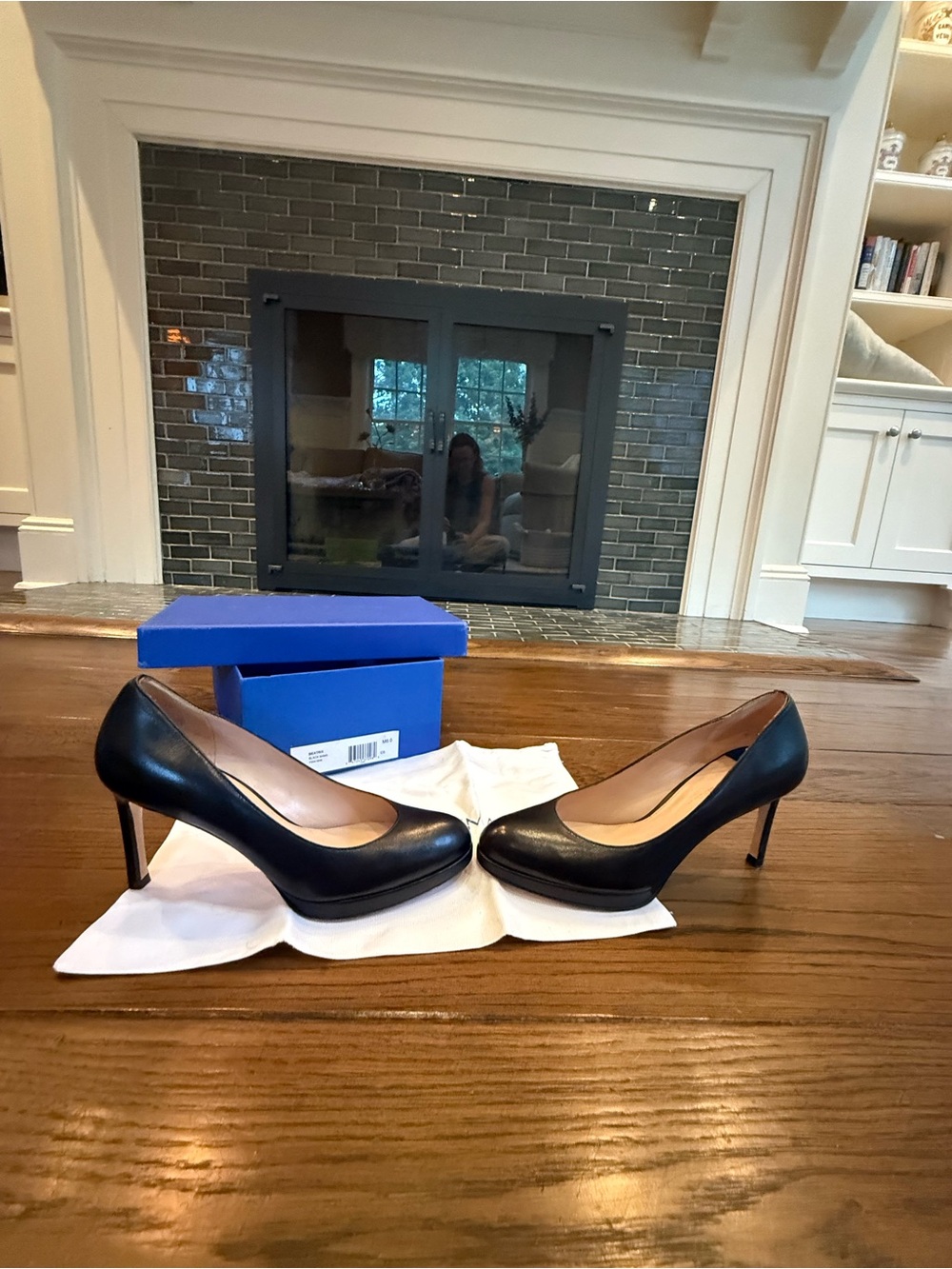 Stuart Weitzman Black Leather Classic Round-Toe Pumps